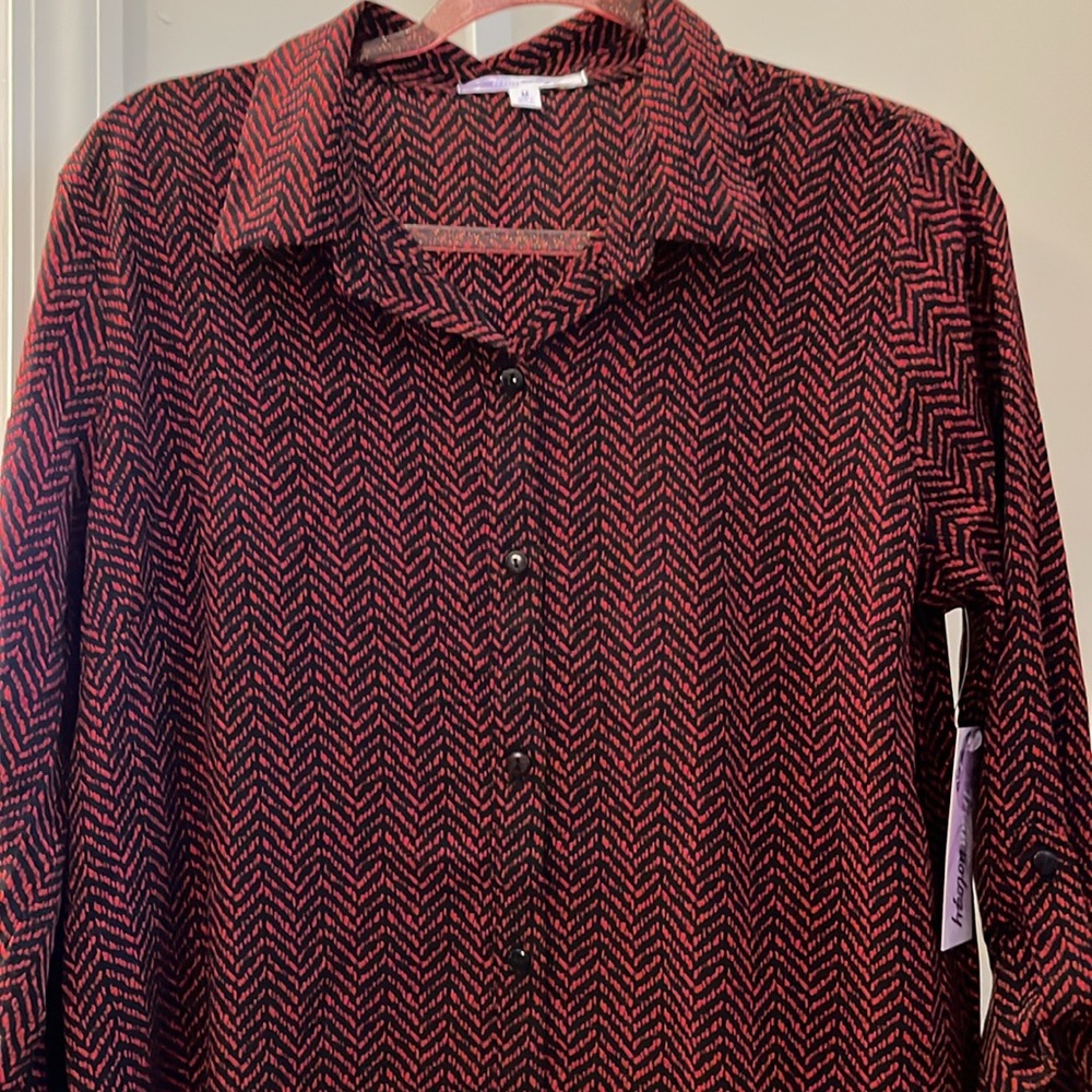 TRINHNOLOGY LONG SLEEVE BLOUSE. NWT. SIZE MEDIUM.